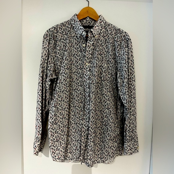 Banana Republic Shirt. - Picture 1 of 1